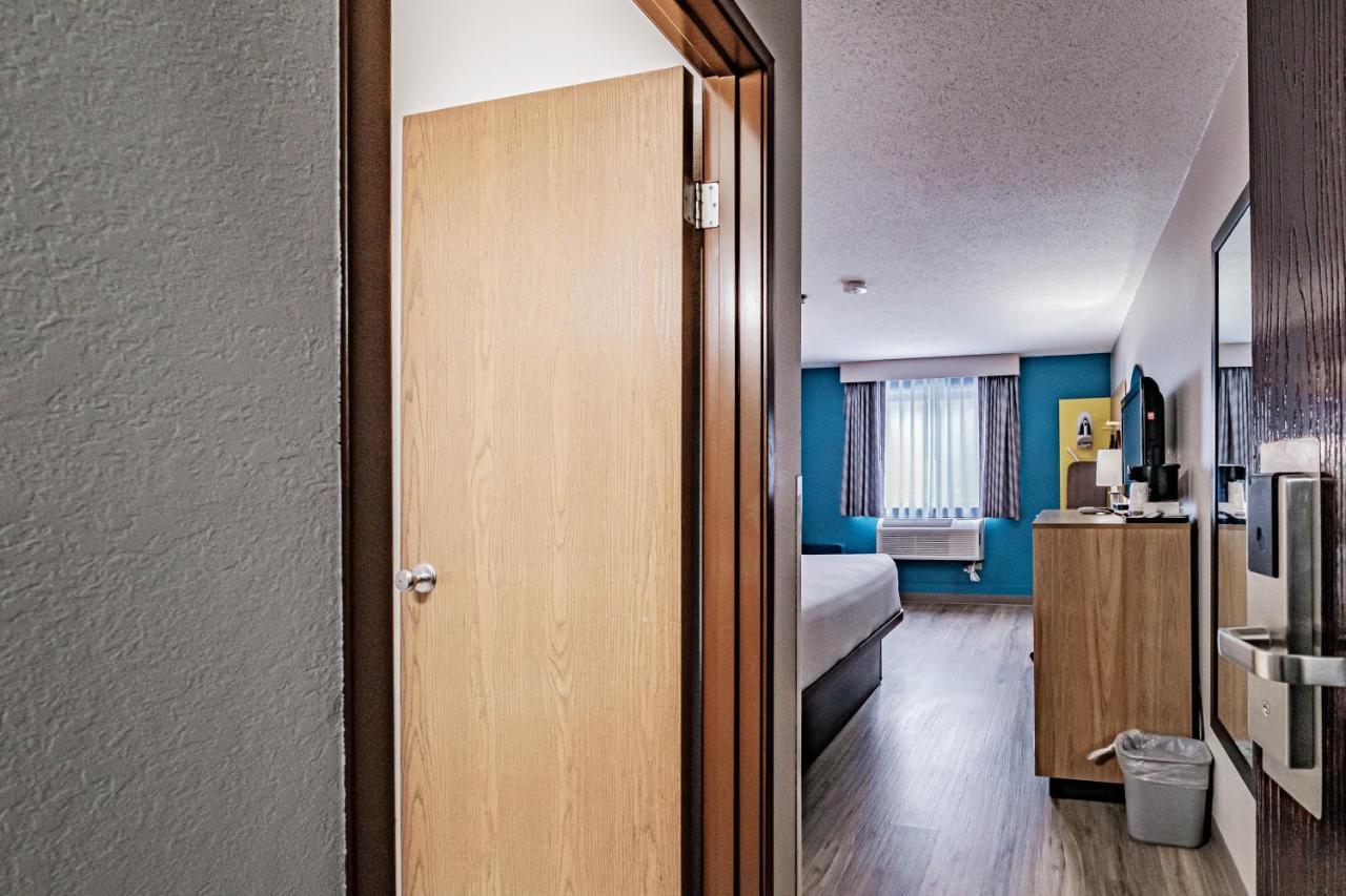 Days Inn By Wyndham Brunswick Bath Area Esterno foto