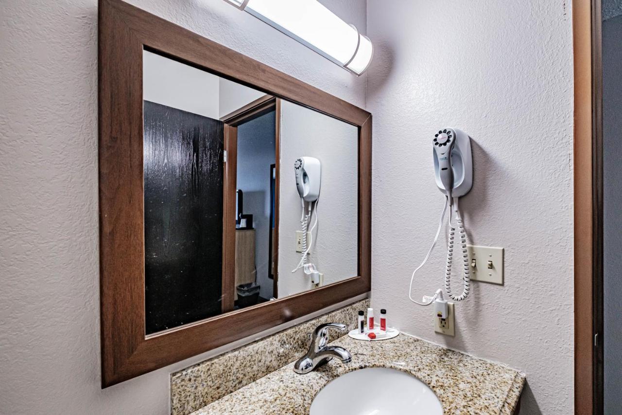 Days Inn By Wyndham Brunswick Bath Area Esterno foto