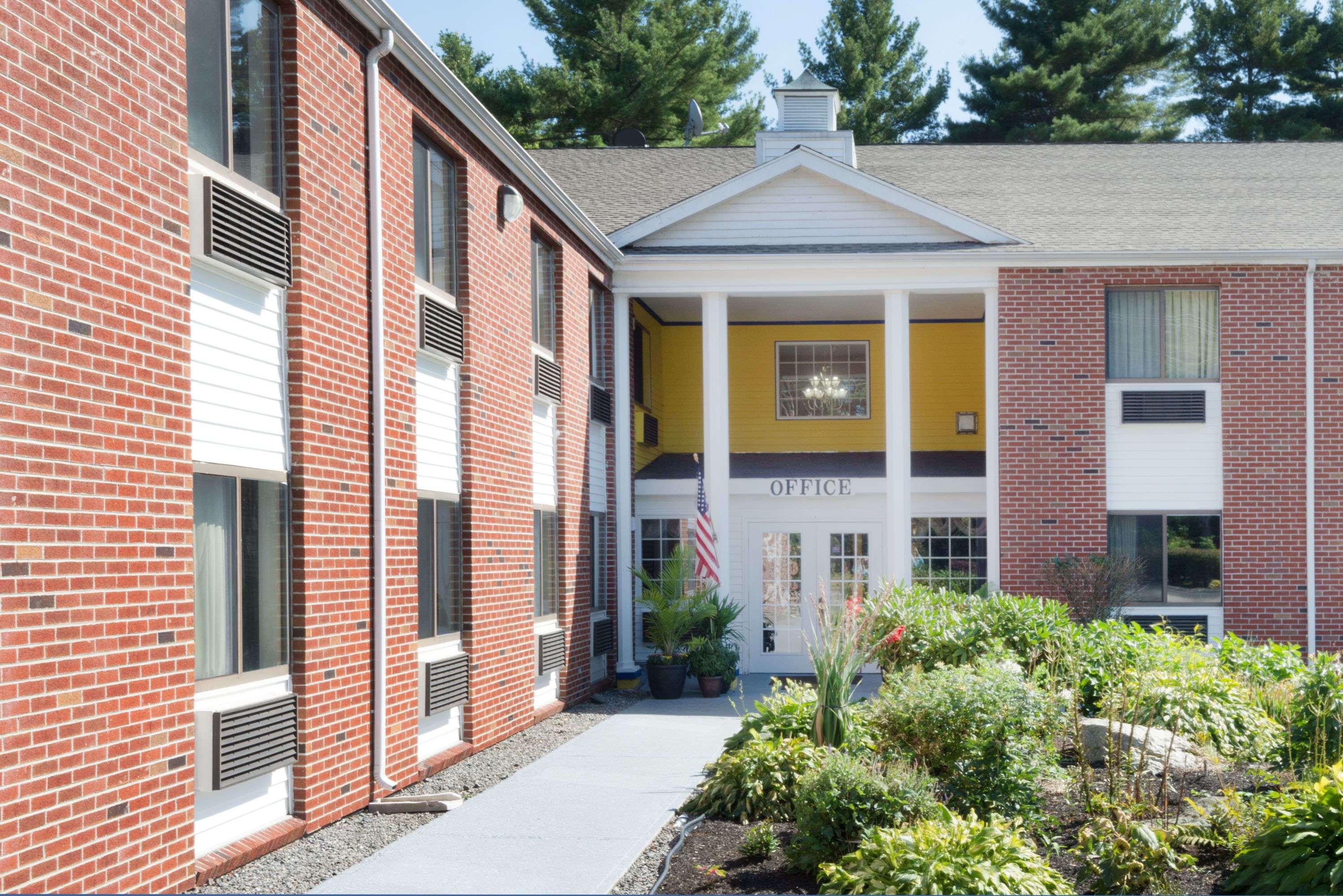 Days Inn By Wyndham Brunswick Bath Area Esterno foto