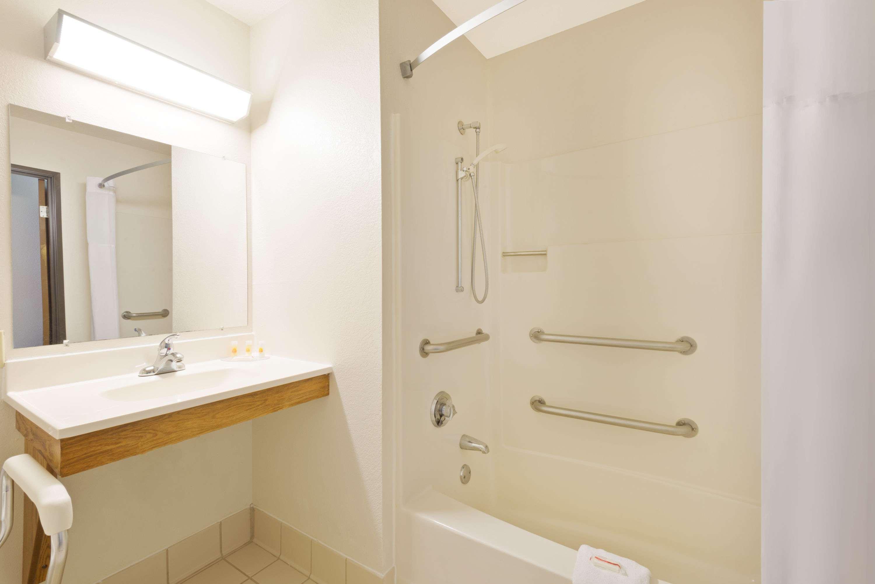 Days Inn By Wyndham Brunswick Bath Area Esterno foto