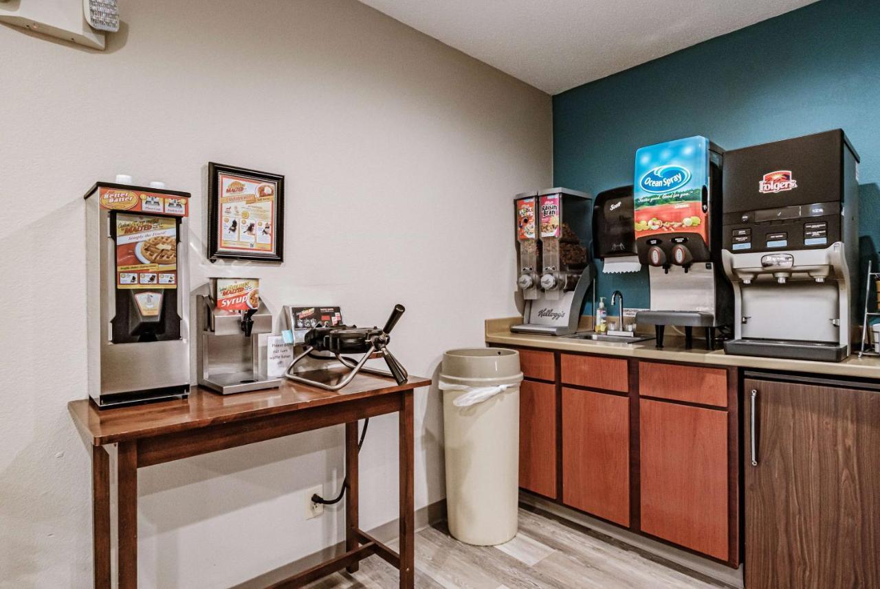 Days Inn By Wyndham Brunswick Bath Area Esterno foto